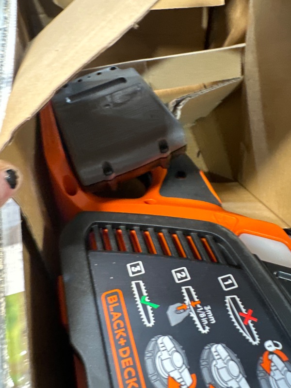 Photo 3 of *****The battery connection/holder is broken****
BLACK+DECKER 20V MAX* Cordless Chainsaw Kit, 10-Inch (LCS1020) 20V Chainsaw Kit