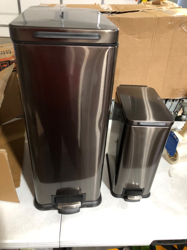 Photo 4 of **LIKE NEW** Home Zone Living 12 Gallon and 2.5 Gallon Kitchen Trash Can Combo Set