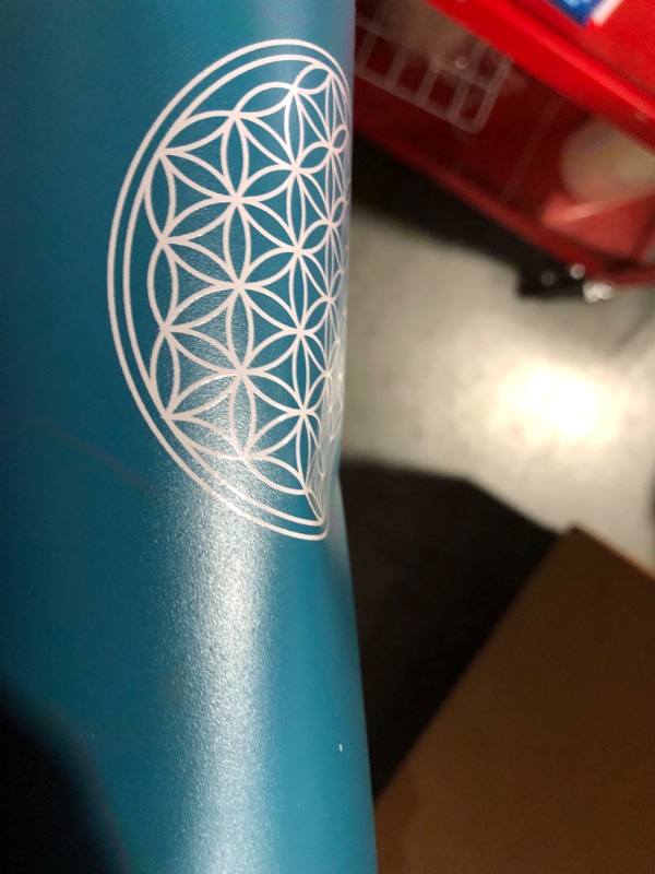 Photo 4 of ***DENTED - SEE PICTURES***
Stainless Steel Water Bottle with Two Lids 25 Oz Flower Print