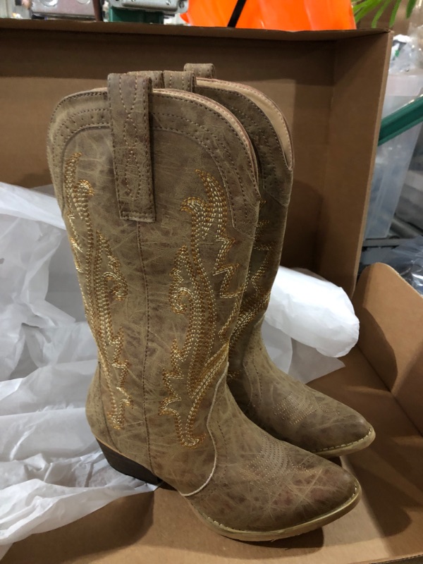 Photo 2 of *USED - IN GOOD CONDITION* HISEA Rollda Cowboy Boots Women Western Boots Cowgirl Boots Ladies Pointy Toe Fashion Boots, Size 7 Tan