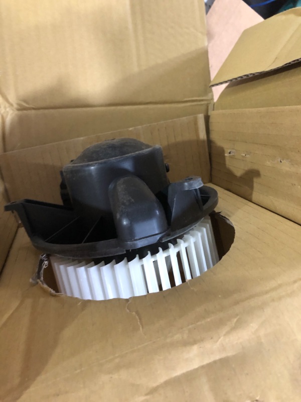 Photo 2 of TYC 700123 02-07 St Vue/ 05-05 Cv Eqinx Blower Assy