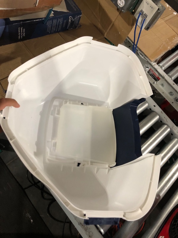 Photo 2 of **PREVIOUSLY OWNED** IRIS USA Cat Litter Box, High Sided and Enclosed Kitty Litter Box with Scoop Jumbo Enclosed - Navy