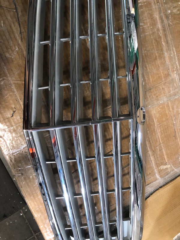 Photo 2 of OE Replacement Mercedes-Benz E350/E550/E63 Grille Assembly (Partslink Number MB1200147)