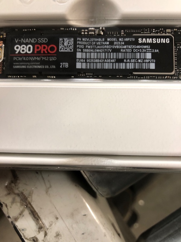 Photo 2 of SAMSUNG 980 PRO SSD 2TB PCIe NVMe Gen 4 Gaming M.2 Internal Solid State Drive Memory Card, Maximum Speed, Thermal Control, MZ-V8P2T0B 2TB 980 PRO