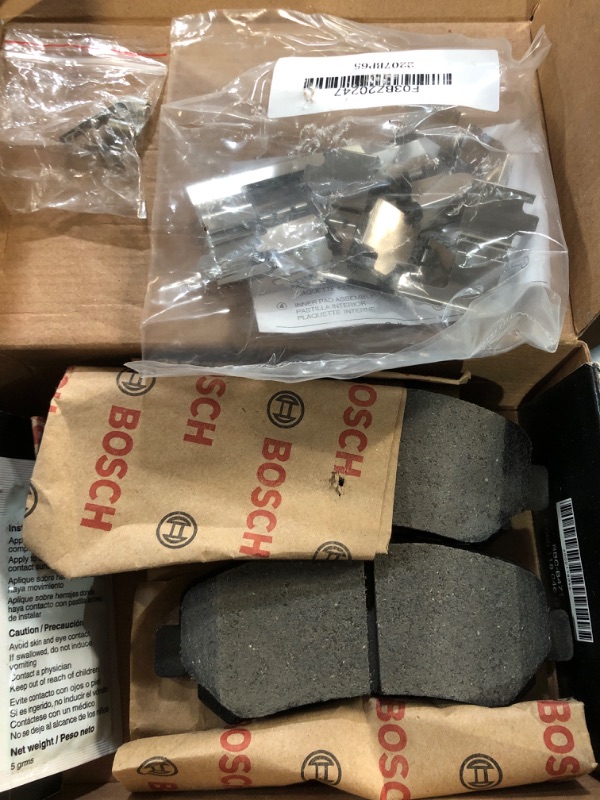 Photo 2 of BOSCH BP1338 QuietCast Premium Organic Disc Brake Pad Set - Compatible With Select Nissan Juke, Maxima, Sentra, Rogue, Rogue Select, X-Trail; Suzuki Kizashi; FRONT