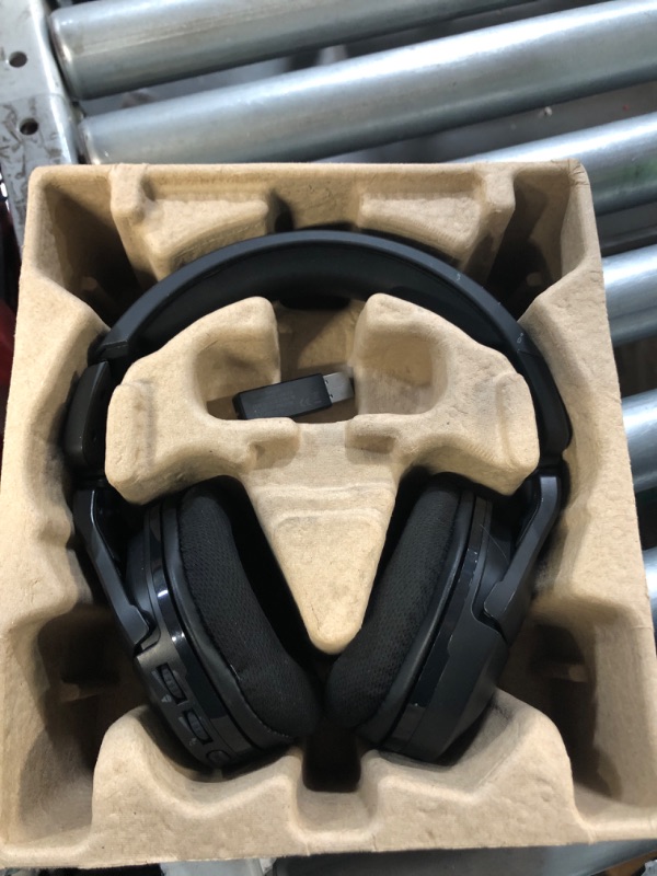 Photo 4 of **left side of headset is broken***Turtle Beach Stealth 600 Gen 2 MAX Multiplatform Amplified Wireless Gaming Headset Black