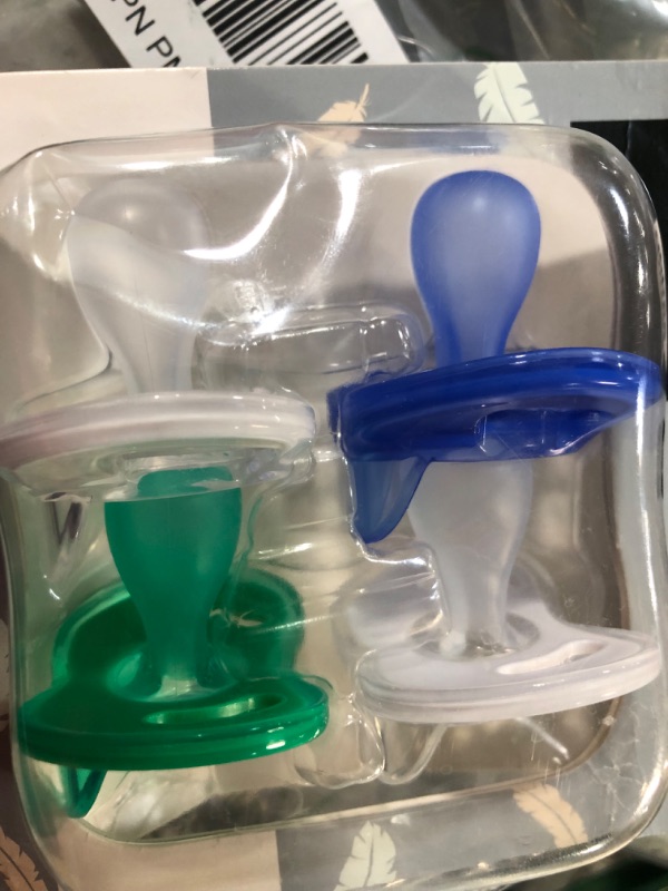 Photo 2 of ** SIMILAR TO STOCK PHOTO** Bundle of Tommee Tippee Ultra-Light Pacifier, 4-Count 0-36m White + BLUE + Green