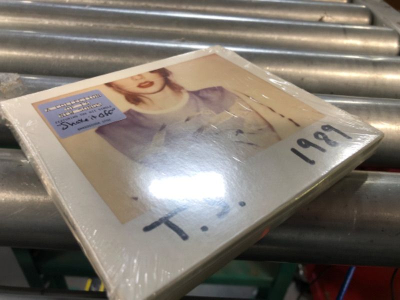 Photo 2 of Taylor Swift - 1989 [CD]
