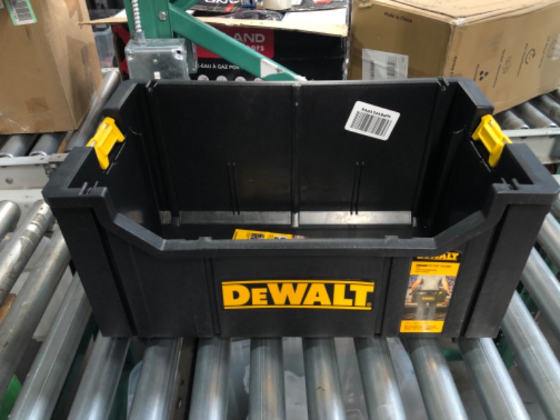 Photo 3 of [Missing Parts] DEWALT TOUGHSYSTEM 2.0, Extra Large Tool Box, 22 in., 123 lbs. Capacity (DWST08400)
