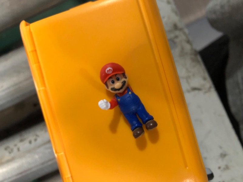 Photo 2 of * used and damaged * see images *
The Super Mario Bros. Movie – Van Playset with 1.25” Mini Mario Figure Van Mini Playset