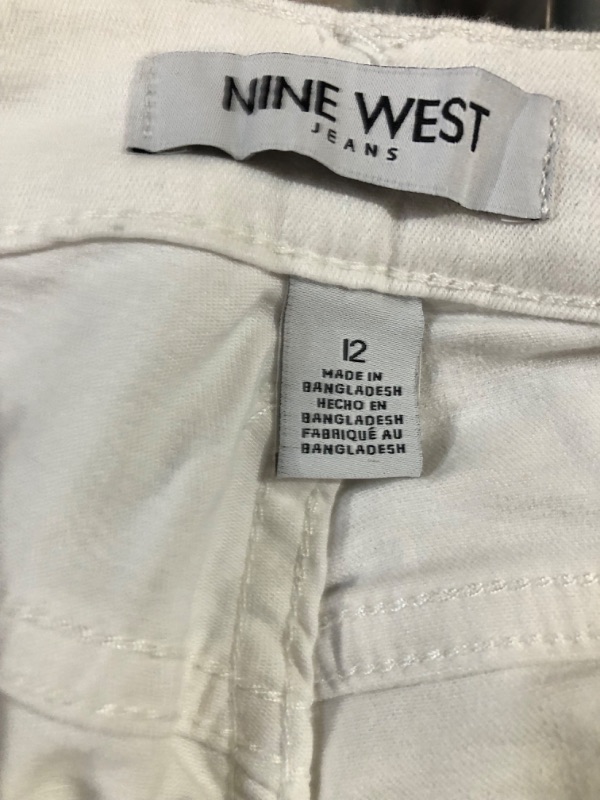 Photo 2 of * used item *
NINE WEST JEANS, 2 SIZE 10 IN WHITE, 1 SIZE 12 IN WHITE