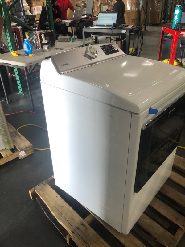 Photo 7 of Maytag Smart Capable 7.4-cu ft Hamper DoorSmart Gas Dryer (White)