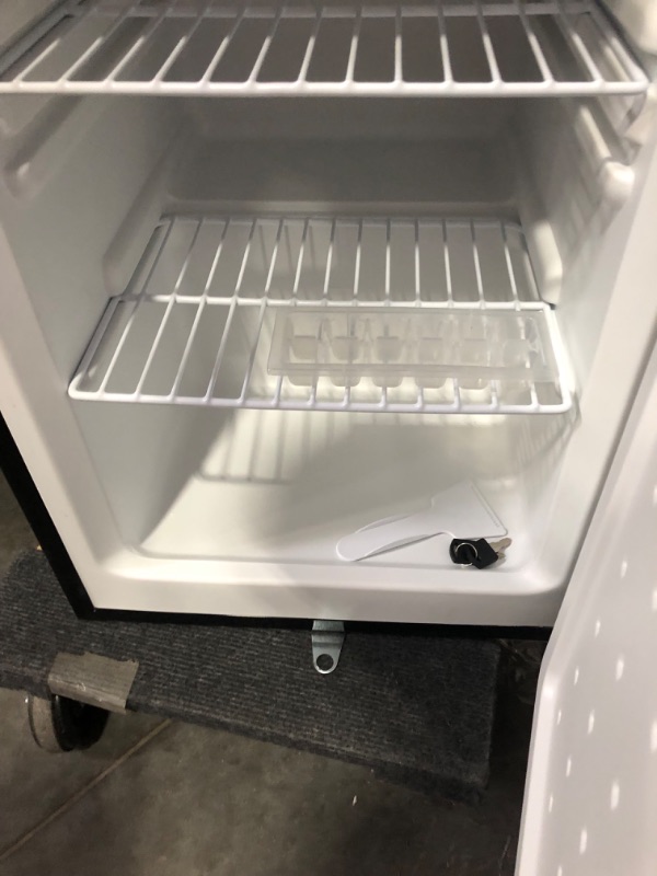 Photo 1 of **USED**
Kismile 2.1 Cu.ft Compact Upright Freezers with Reversible Single Door,Removable Shelves Mini Freezer with Adjustable Thermostat for Home/Kitchen/Office (2.1 Cu.ft, Stainless Steel)
