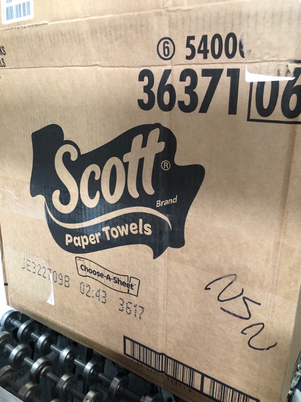 Photo 3 of Scott Paper Towels, Choose-A-Sheet - 30 Mega Rolls (2 Packs of 15) = 56 Regular Rolls (102 Sheets Per Roll)