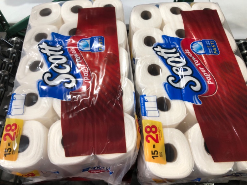 Photo 2 of Scott Paper Towels, Choose-A-Sheet - 30 Mega Rolls (2 Packs of 15) = 56 Regular Rolls (102 Sheets Per Roll)