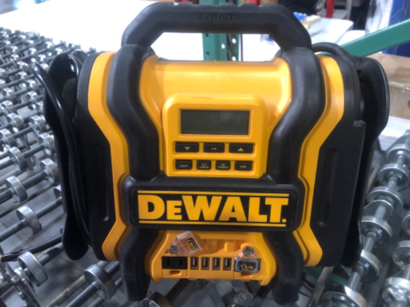 Photo 8 of ***NO CHARGER - UNABLE TO TEST***
DEWALT DXAEPS14 1600 Peak Battery Amp 12V Automotive Jump Starter/Power Station