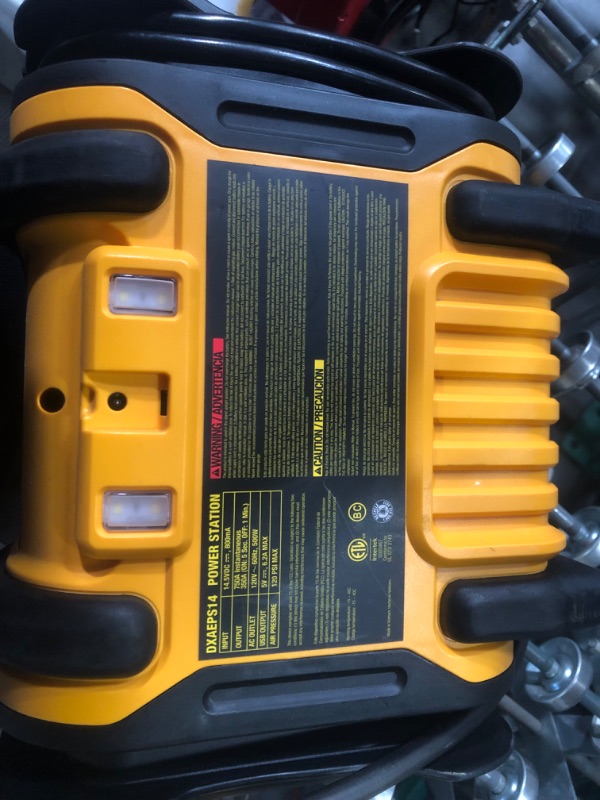 Photo 6 of ***WILL NOT HOLD CHARGE WITHOUT BEING PLUGGED IN***
DEWALT DXAEPS14 1600 Peak Battery Amp 12V Automotive Jump Starter/Power Station