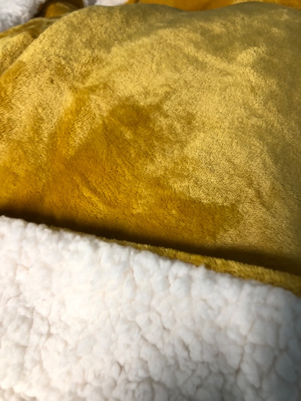 Photo 3 of **SEE NOTES** BEDSURE Sherpa Fleece Bed Blankets Yellow