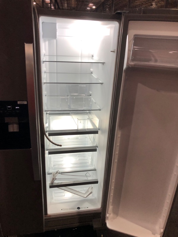 Photo 2 of [Minor Damage] Whirlpool 33-inch Wide Side-by-Side Refrigerator - 21 cu. ft.