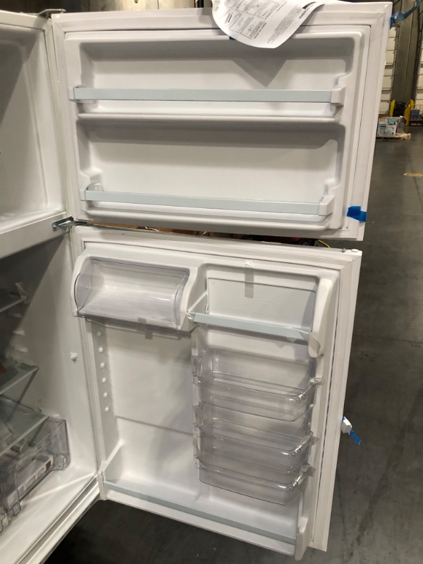 Photo 9 of [Used] Whirlpool 20.5-cu ft Top-Freezer Refrigerator (White)
