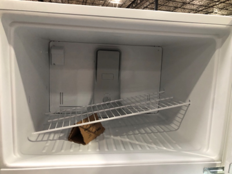 Photo 4 of [Used] Whirlpool 20.5-cu ft Top-Freezer Refrigerator (White)
