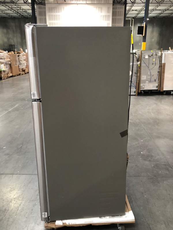 Photo 15 of [Minor Damage] LG - 24 cu. ft. Top Freezer Refrigerator

