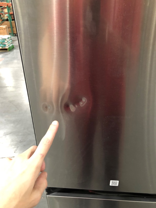 Photo 7 of [Minor Damage] Samsung Bespoke 29 Cu. Ft. Stainless Steel French Door Refrigerator 