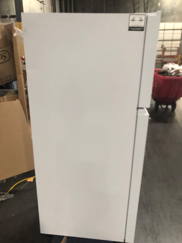 Photo 3 of [Minor Dent] Hisense 18-cu ft Top-Freezer Refrigerator (White)