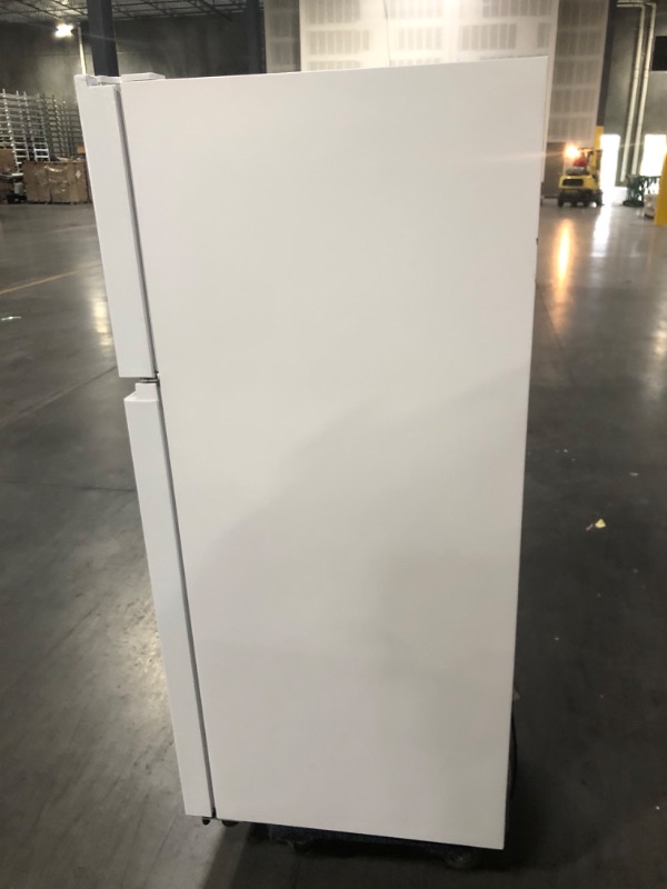 Photo 2 of [Minor Dent] Hisense 18-cu ft Top-Freezer Refrigerator (White)