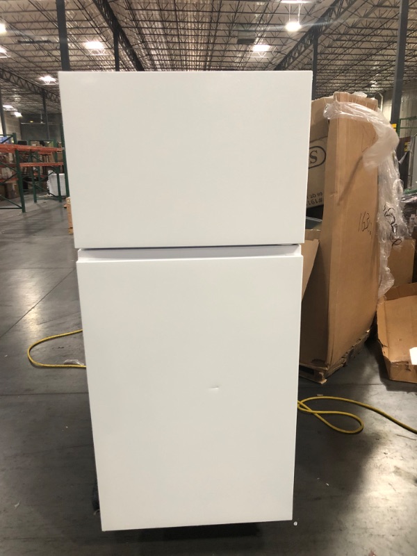 Photo 13 of [Minor Dent] Hisense 18-cu ft Top-Freezer Refrigerator (White)