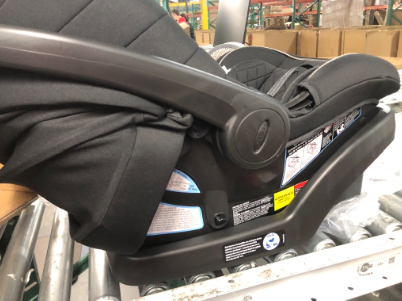 Photo 3 of Graco SnugLock 35 LX Infant Car Seat
