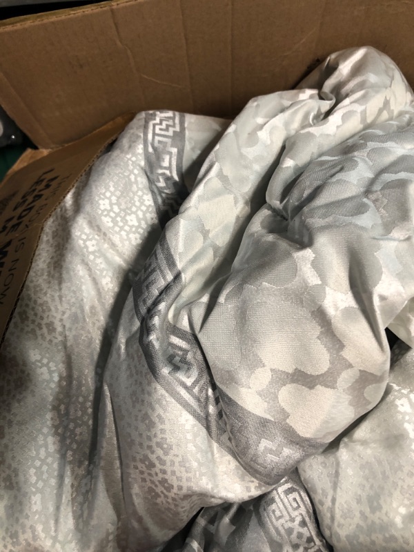 Photo 2 of * USED * 
SILVER COMFORTER FULL 