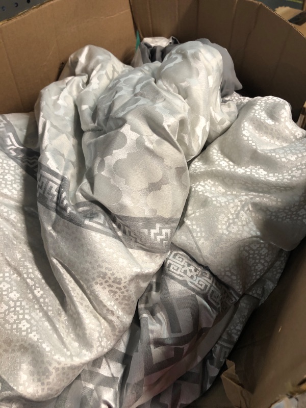 Photo 1 of * USED * 
SILVER COMFORTER FULL 