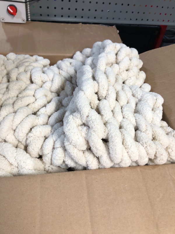 Photo 2 of * USED * 
 Chunky Knit Throw Blanket(Beige)-Soft Chenille Yarn Knitted Blanket for Kids Adult-Crochet Blanket