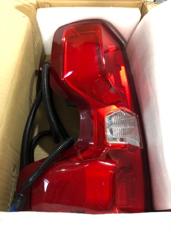 Photo 2 of SAOKNCE LED Tail Light Assembly Rear Lamps for 2019 2020 2021 2022 2023 Chevrolet Silverado 1500 Bulbs and Harness Included Right Passenger Side 84678150 GM2801311 (Factory LED Tail Light Models Only) LED Type Right Passenger Side