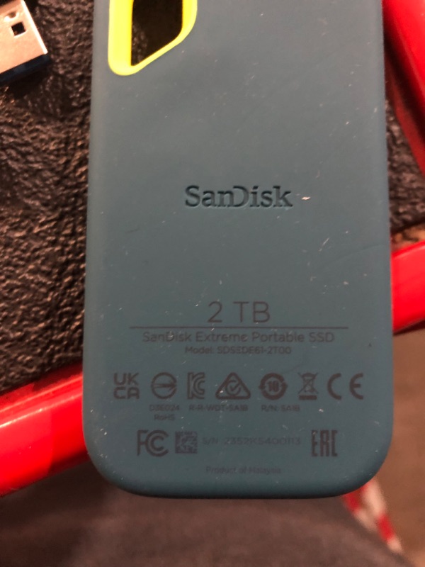 Photo 4 of SanDisk 2TB Extreme Portable SSD - Up to 1050MB/s, USB-C, USB 3.2 Gen 2