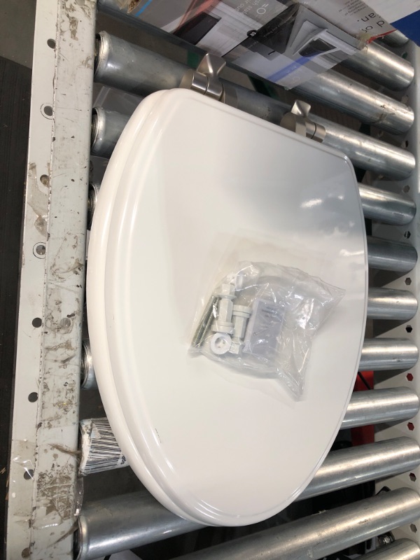 Photo 2 of [light scrapes] Bemis 9170CSLA 000 Alesio Toilet Seat with Chrome Hinges
