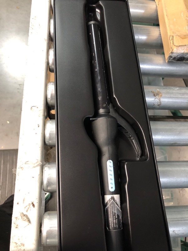 Photo 2 of * item does not power on * sold for parts * repair *
Bio Ionic Long Barrel Curling Iron 1"