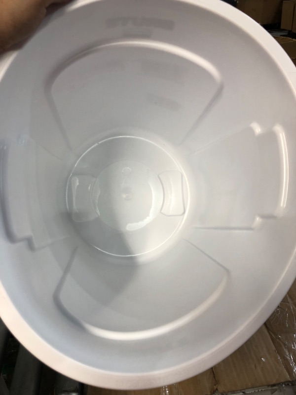 Photo 3 of Brute 10 Gal. White Plastic Round Trash Can