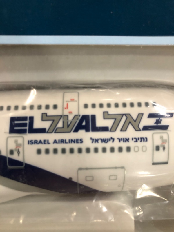 Photo 3 of Daron Skymarks El Al 747-400 Airplane Model Building Kit with Gear 1/200 (SKR488),White/Blue