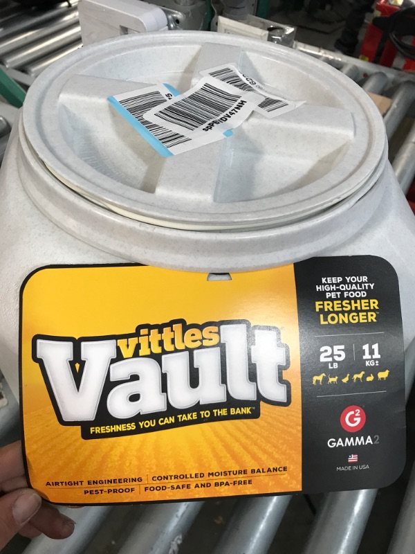 Photo 4 of [READ NOTES]
GAMMA2 Vittles Vault Outback Airtight Pet Food Container 25 Pounds