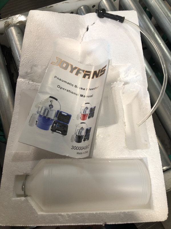 Photo 4 of JoyFans Brake Bleeder Dispenser Tool, One Person Pneumatic Master Cylinder Bleeder 