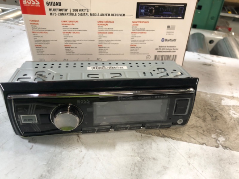 Photo 2 of BOSS Audio Systems 611UAB Multimedia Car Stereo - Single Din