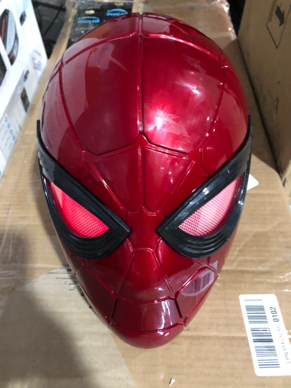 Photo 4 of **USED** **POWERS ON** Spider-Man Marvel Legends Series Iron Spider Electronic Helmet 
