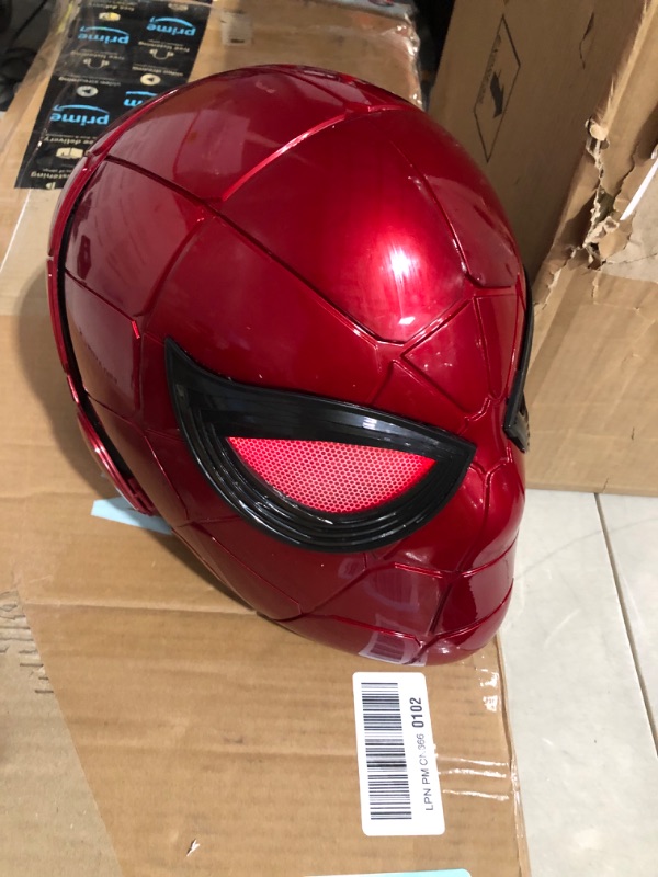 Photo 5 of **USED** **POWERS ON** Spider-Man Marvel Legends Series Iron Spider Electronic Helmet 
