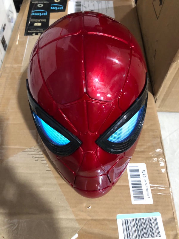 Photo 3 of **USED** **POWERS ON** Spider-Man Marvel Legends Series Iron Spider Electronic Helmet 
