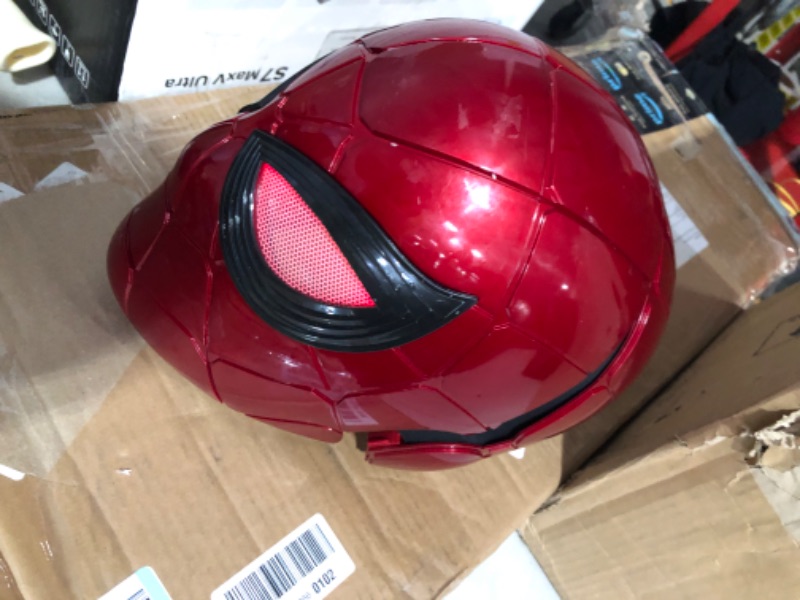 Photo 6 of **USED** **POWERS ON** Spider-Man Marvel Legends Series Iron Spider Electronic Helmet 
