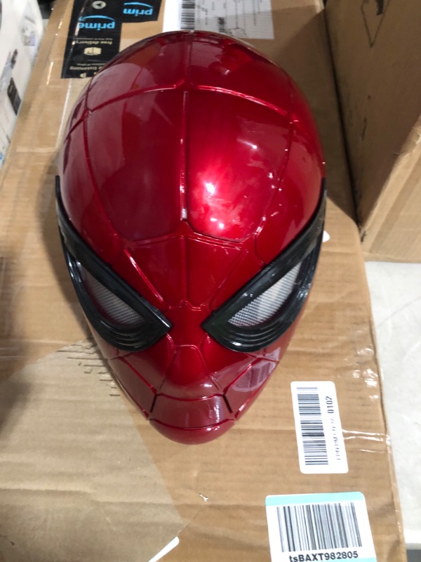 Photo 7 of **USED** **POWERS ON** Spider-Man Marvel Legends Series Iron Spider Electronic Helmet 
