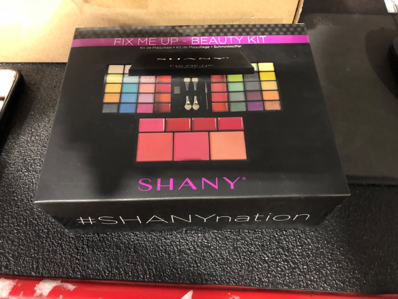 Photo 4 of **LOOKS BRAND NEW** **SEE PHOTOS** Shany Fix Me up Makeup Kit Multi
