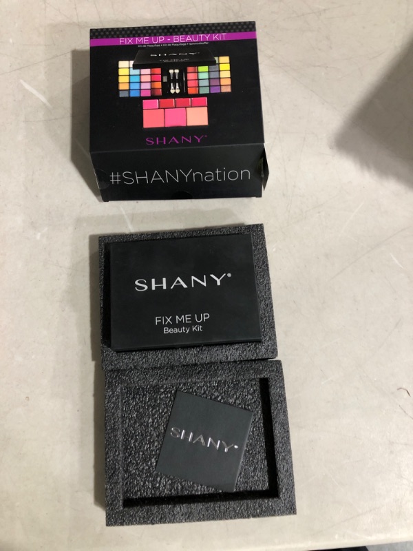 Photo 2 of **LOOKS BRAND NEW** **SEE PHOTOS** Shany Fix Me up Makeup Kit Multi
